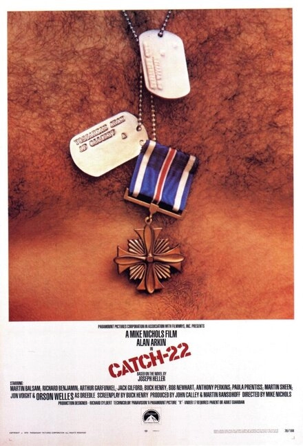 Уловка — 22 постер
